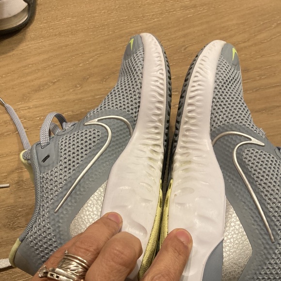 Women Nike size 6 - Picture 6 of 9